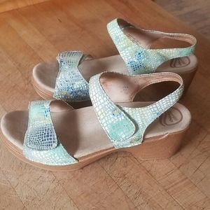 EUC dansko sandals